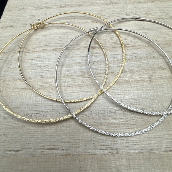 Hoop Earrings 2 Pair Large Textured Lightweight Gold Tone and Silver Tone Sets - Picture 4 of 6